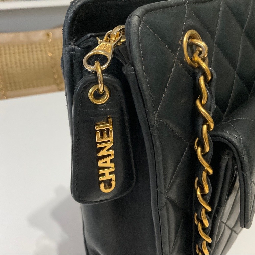 ❌NOT AVAILABLE❌ Vintage 1997 Chanel Navy Blue CC Handbag 24K Gold Hardware - Picture 4 of 16